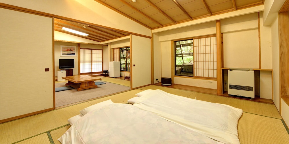 Japanese-Style Superior Room With Pet - Main Building photo 3