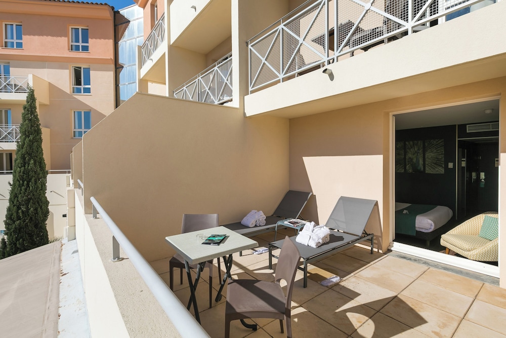Executive Double Room - Photo 9