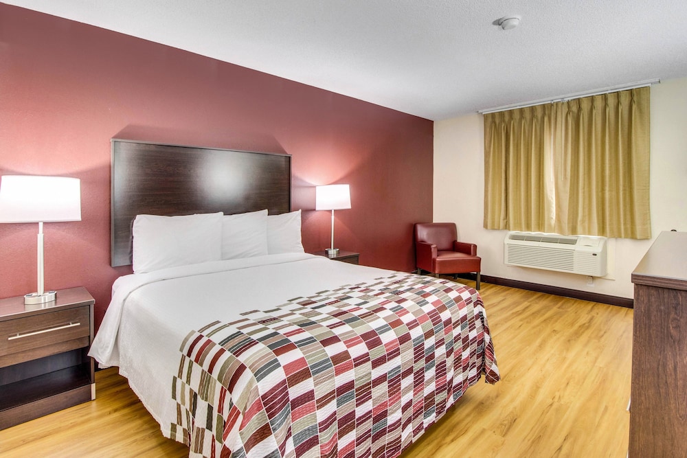 Deluxe Studio, 1 King Bed, Non Smoking photo 1