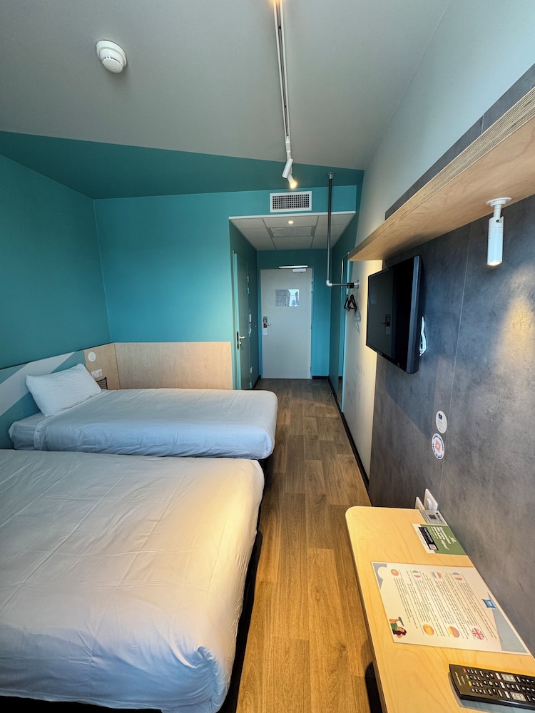 Standard Room, 2 Twin Beds - Photo 3