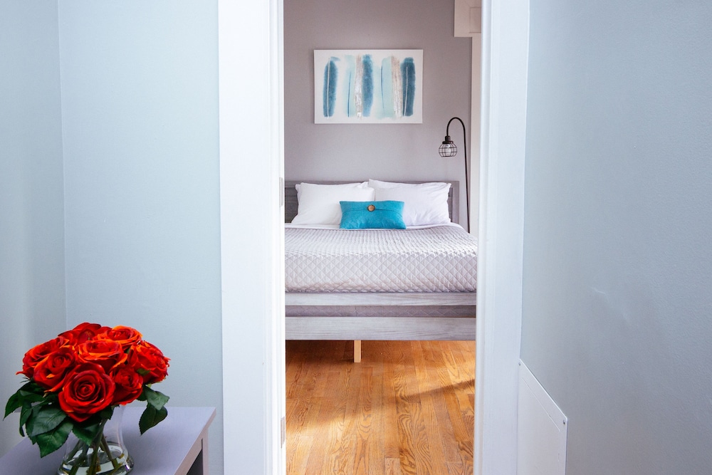 Sunny 1-Bedroom Suite photo 2