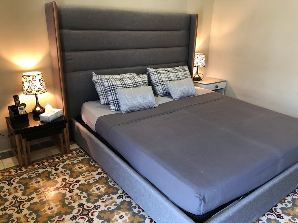 Deluxe Double Room (Room 2)
