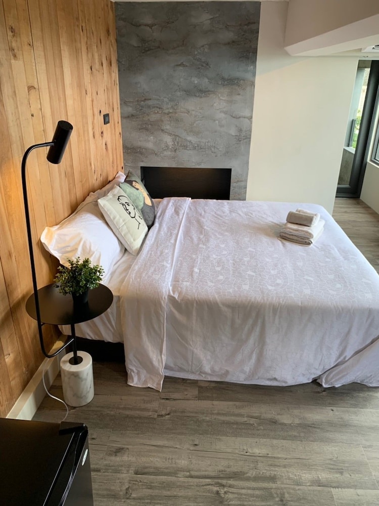 Signature Double Room, 1 Bedroom, Bathtub, Sea Facing photo 2
