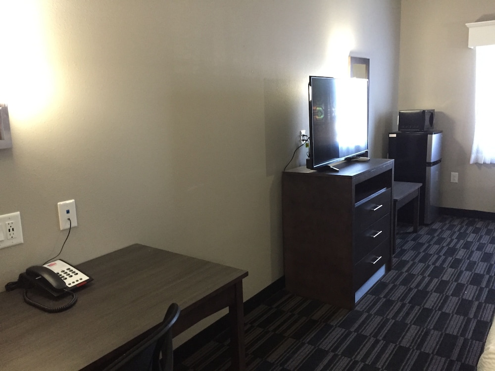 Suite, 1 King Bed, Kitchenette photo 1