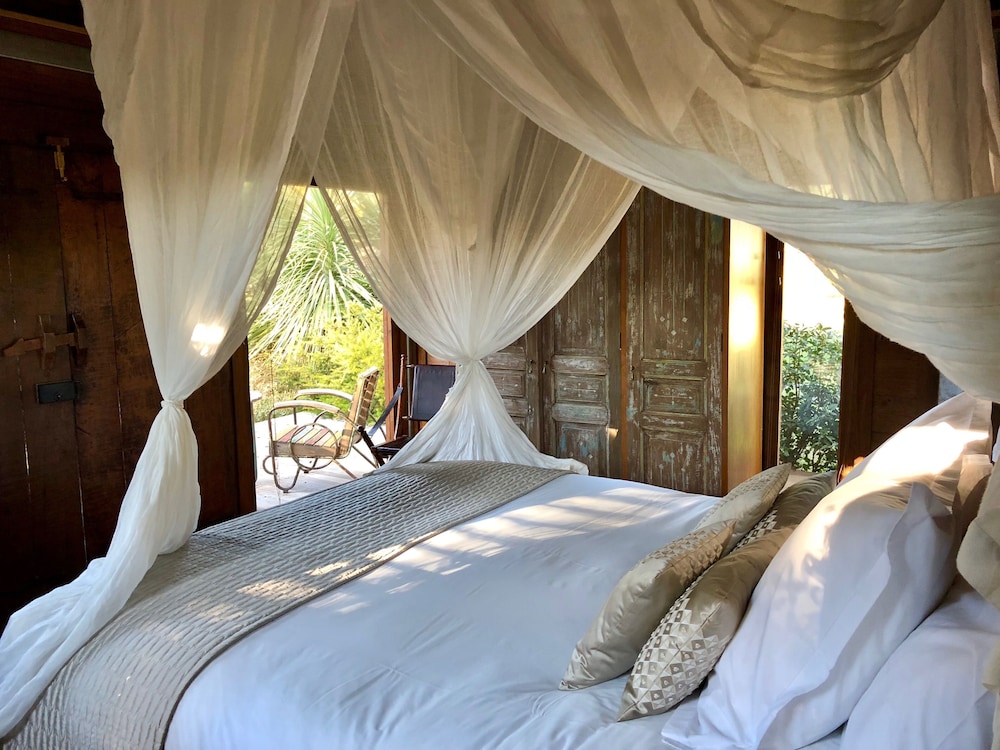 Honeymoon Cabin, 1 King Bed, Hot Tub, Garden View
