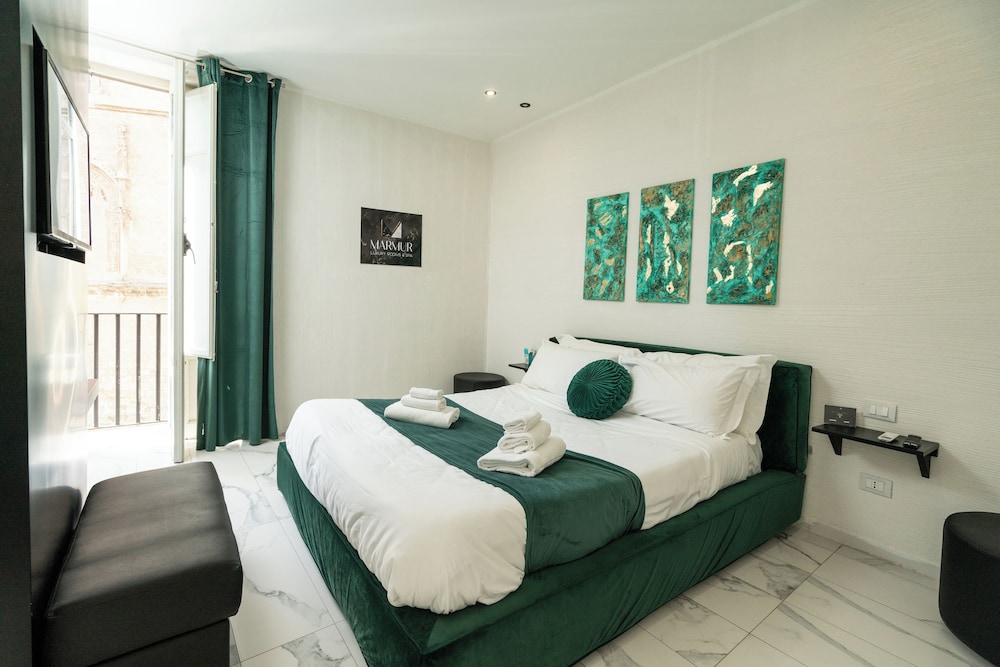 Deluxe Room, Hot Tub, City View