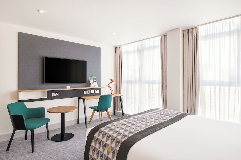 Standard Room, 1 King Bed - Photo 2