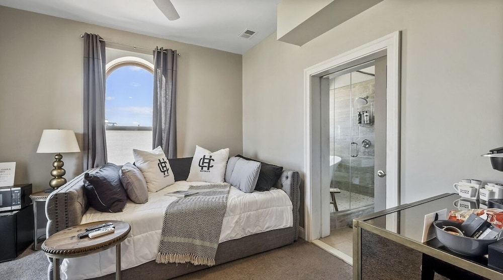 Classic Single Room, 1 Queen Bed, Non Smoking, City View
