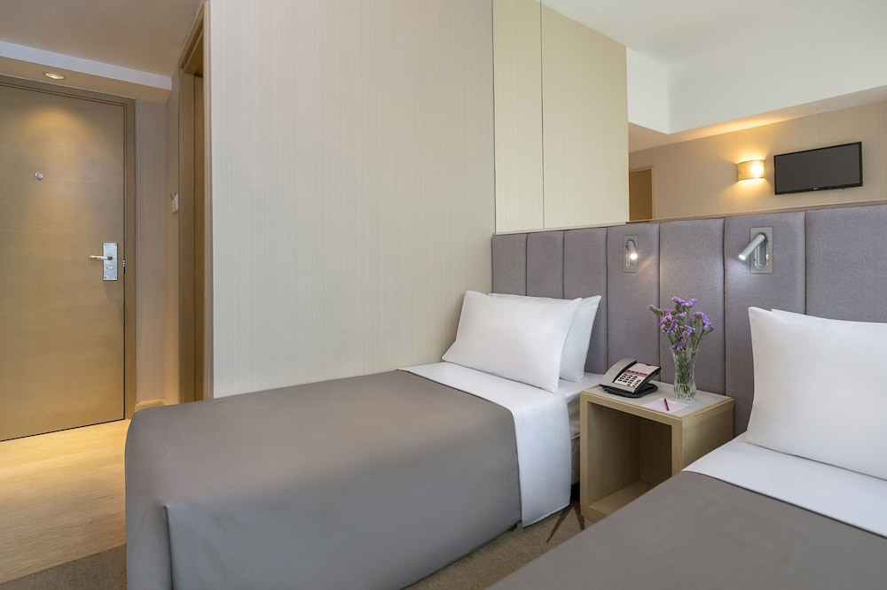 Standard Twin Room with Sandblasted Window photo 3