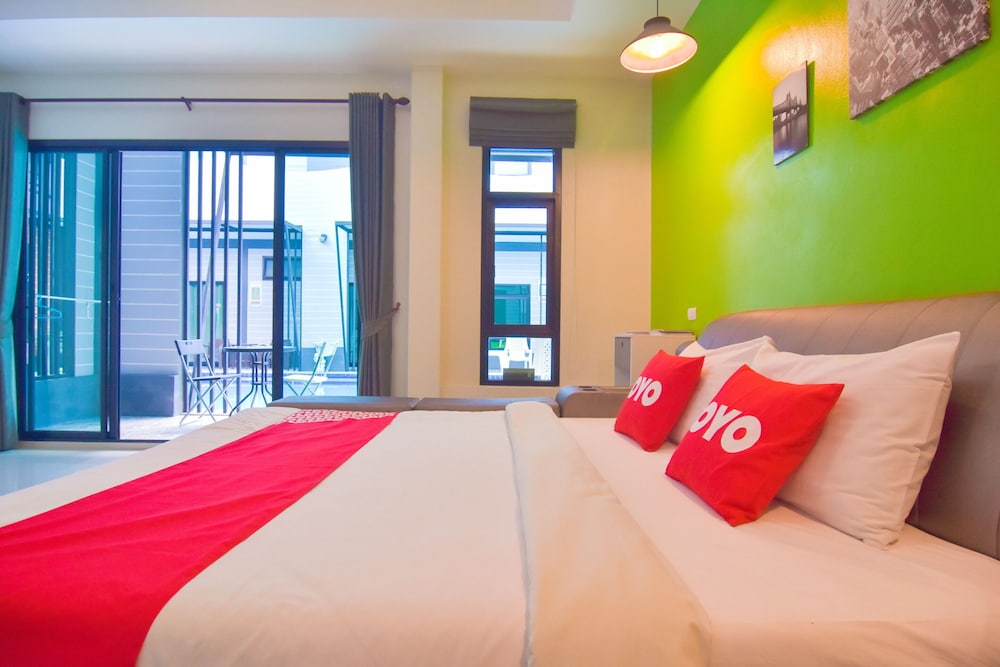 Deluxe Double Room, Pool Access photo 2