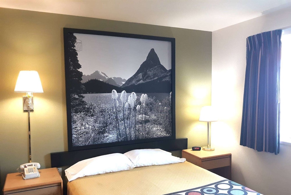 Studio Suite, 1 King Bed, Non Smoking, Mountain View - Photo 1