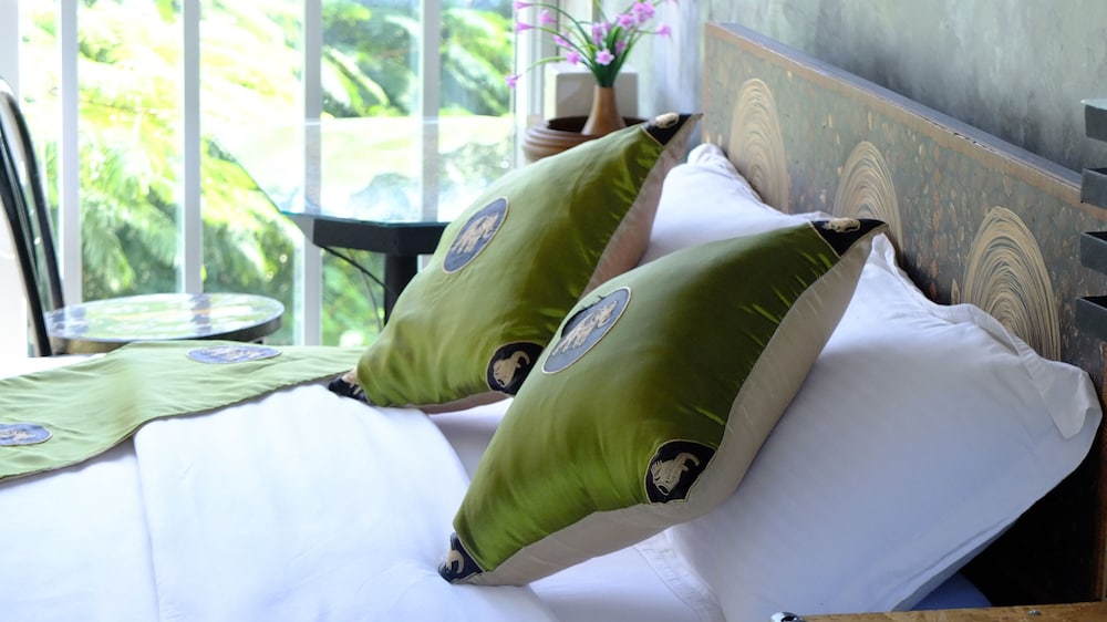 Panoramic Room, 1 Queen Bed, Non Smoking, Mountain View photo 2