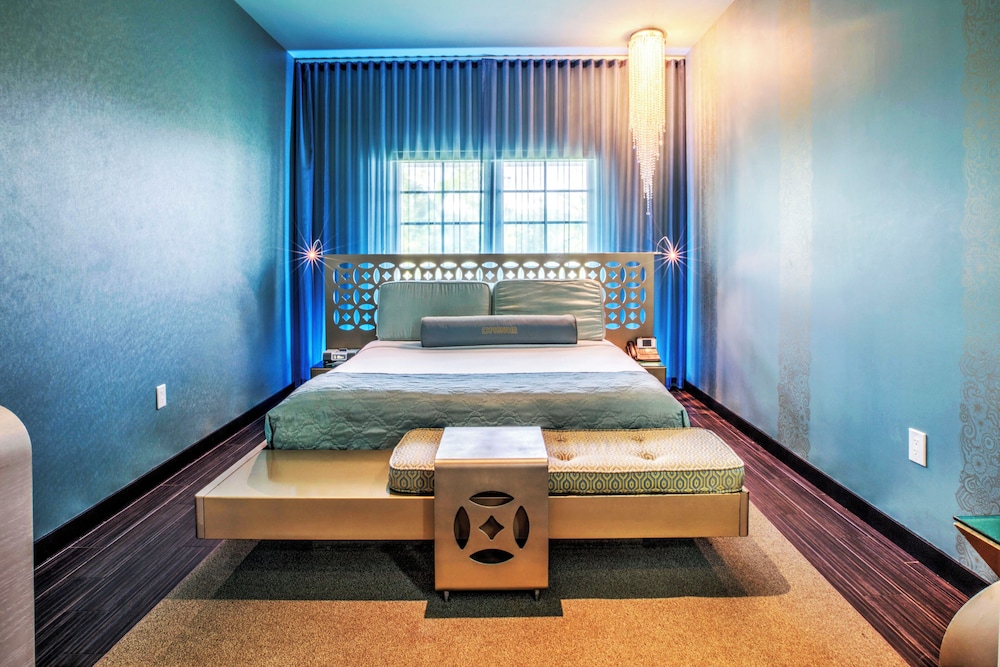 Room, 1 King Bed (Bronze) - Photo 4
