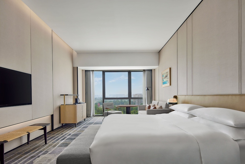 Premium Room, 1 King Bed, Lake View - Photo 1
