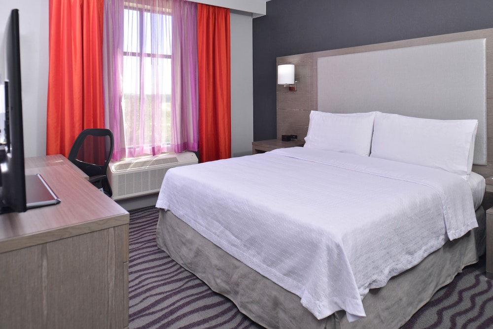 Suite, 1 King Bed, Accessible, Non Smoking (Roll-in Shower) photo 2