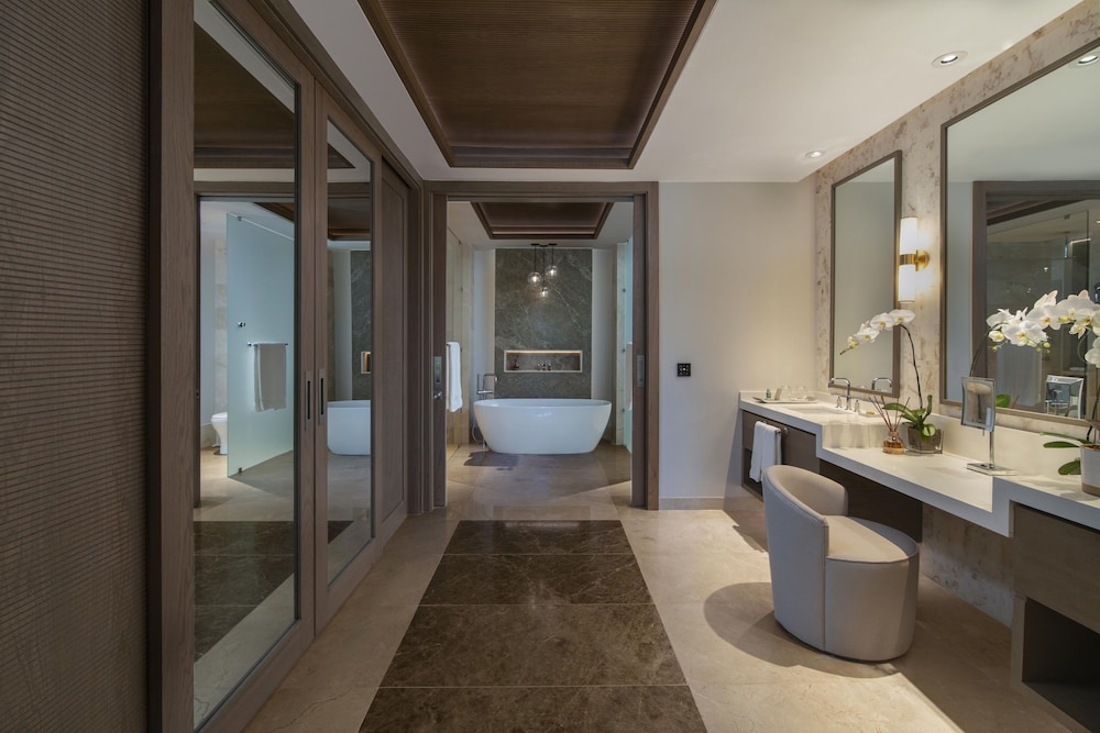 Premier Two Bedroom Premier Luxury Suite (Non Smoking)
