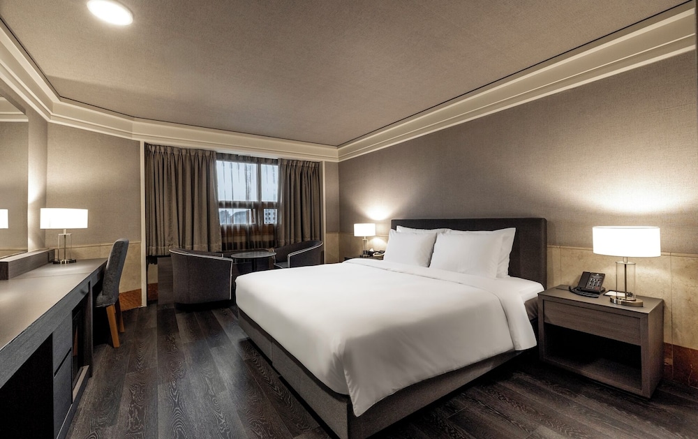 Deluxe Room, 1 King Bed, River View (Includes Dinner Buffet for 2)