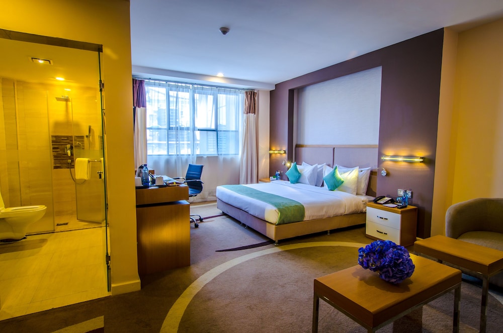 Superior Room, 1 King Bed photo 3
