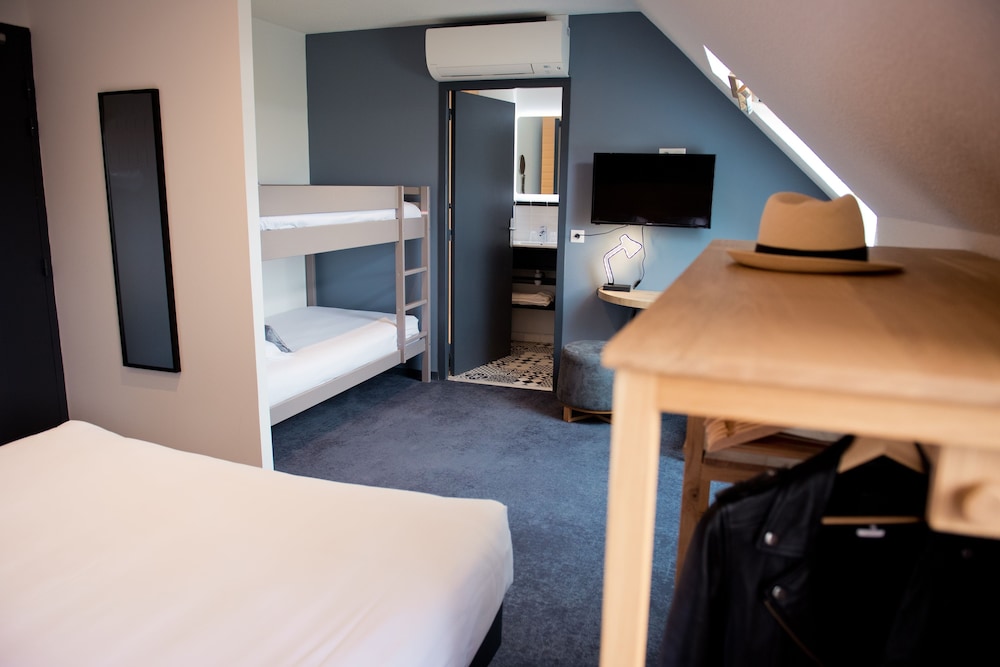Superior Quadruple Room, Garden View photo 3