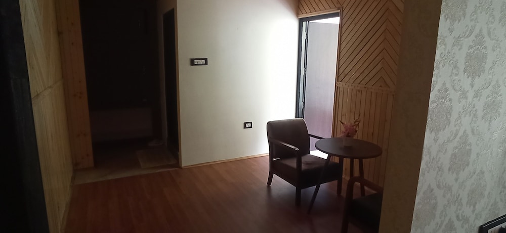 Premium Suite - Photo 7
