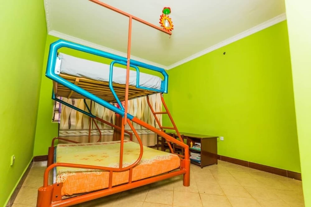 Shared Dormitory, Shared Bathroom