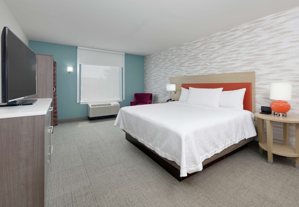 Suite, 1 King Bed, Accessible, Non Smoking (Roll-In Shower) photo 2