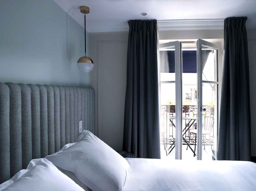 Classic Double Room thumbnail 6