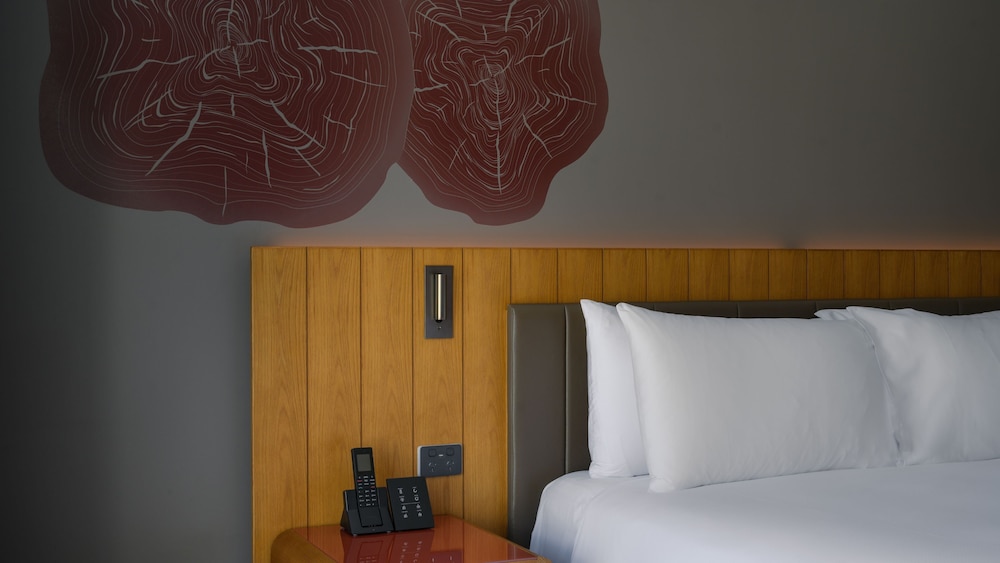 Standard Room, 1 King Bed, Club Lounge Access, Harbor View - Photo 3