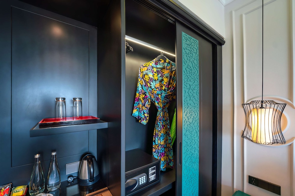 Deluxe Room, 2 Twin Beds, Balcony, City View - Photo 5