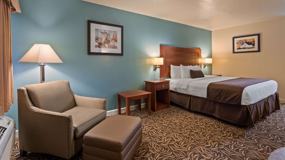 Standard Room, 1 King Bed, Accessible, Bathtub photo 2