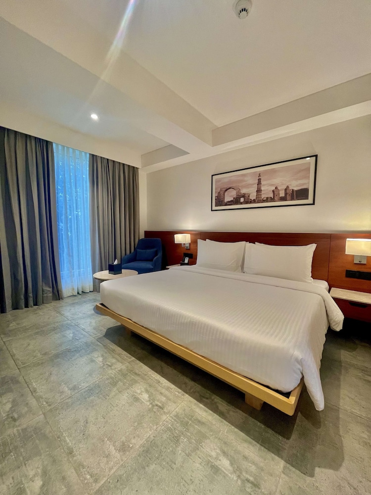 Deluxe Room, 1 King Bed, Non Smoking - Photo 5