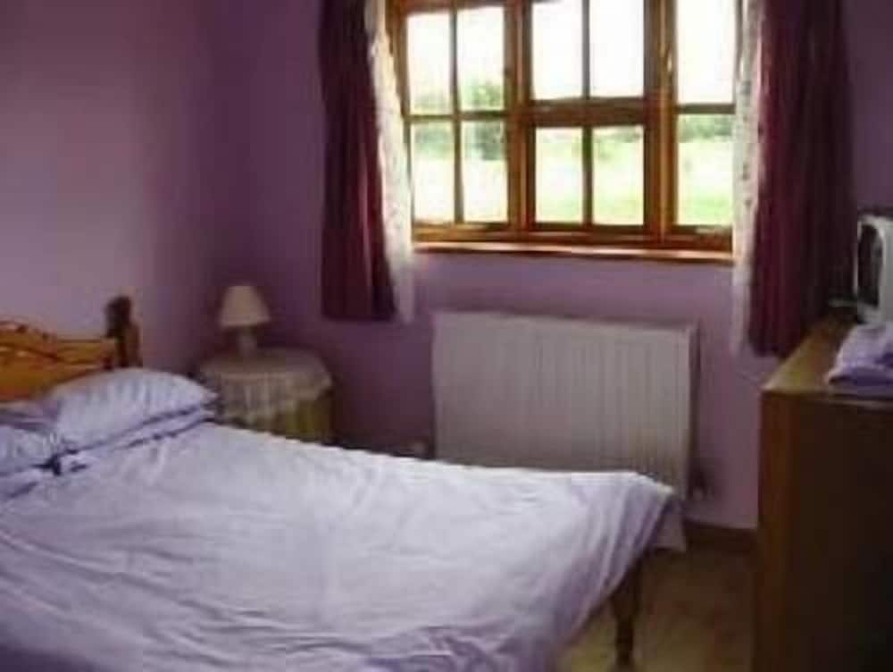 Suite, Ensuite photo 1