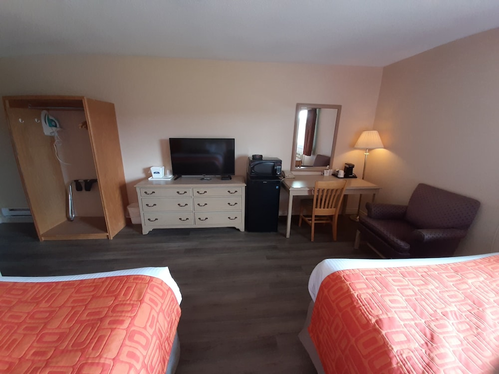 Room, 2 Queen Beds (Drive-Up Ground Floor) - Photo 3