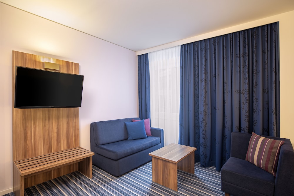 Suite, 1 King Bed (1 Kids Bed) - Photo 2