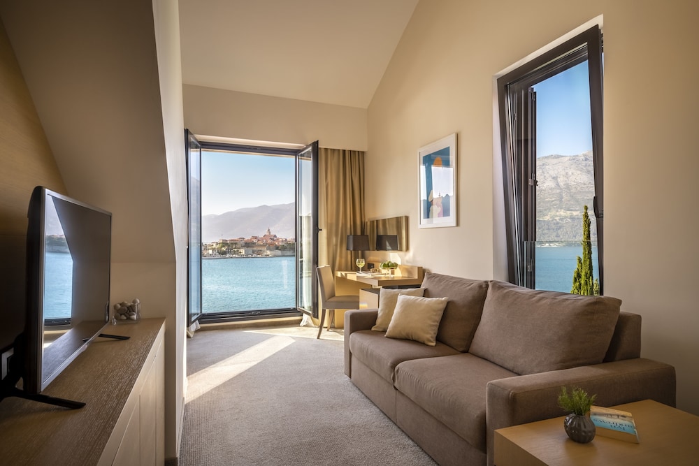Superior suite with seaside balcony - Photo 1
