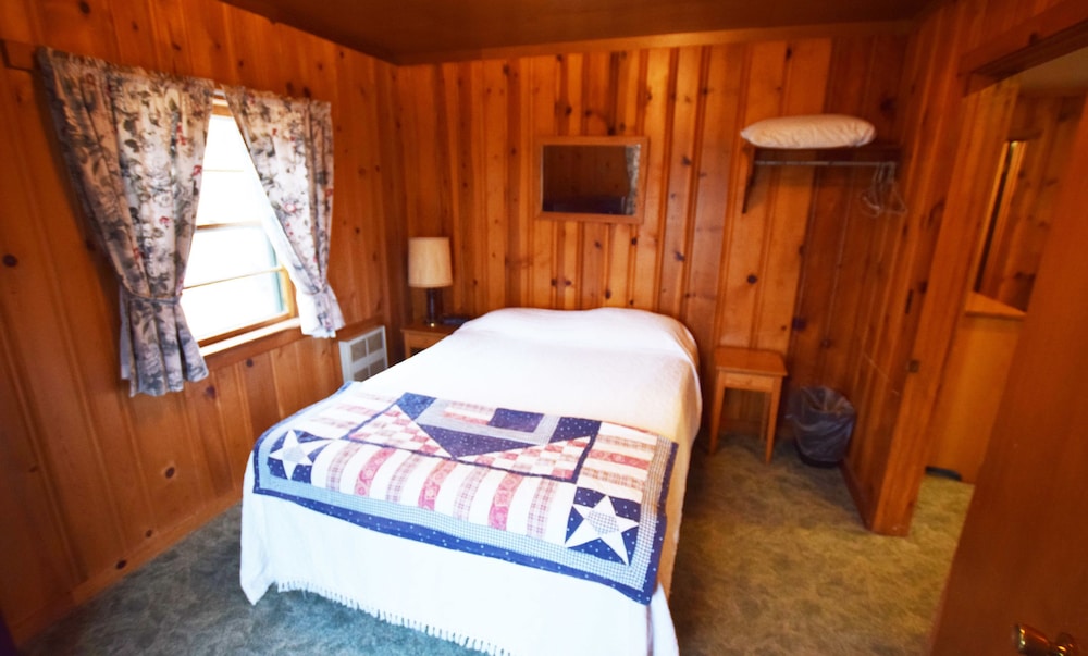 Greenwood Cottage - Photo 1