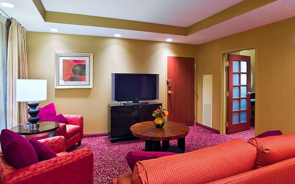 Executive Suite, 1 King Bed, Non Smoking - Photo 3