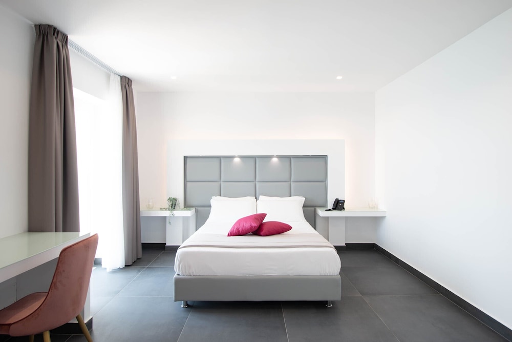 Superior Double Room, Sea View - Photo 3