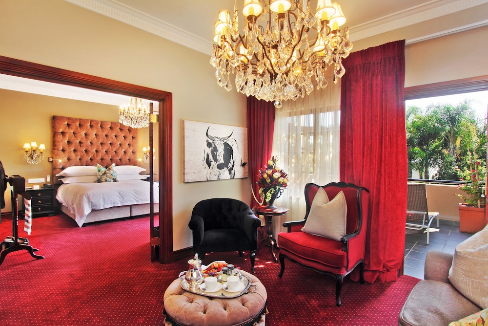 Luxury Suite with Private Jacuzzi - Photo 1