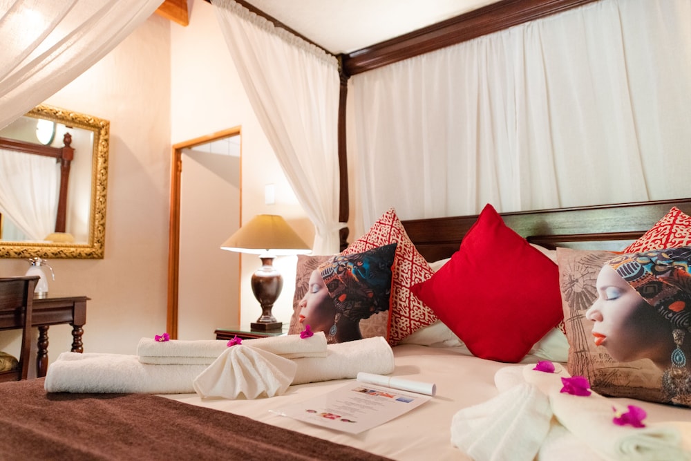 Honeymoon Suite - Photo 7