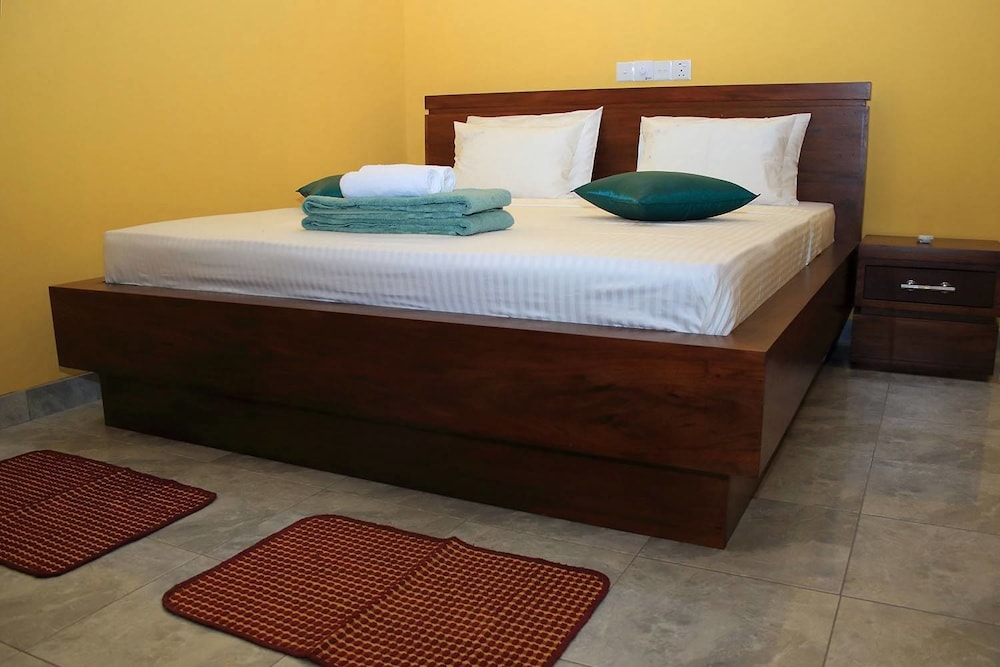 Standard Room, 1 King Bed photo 1