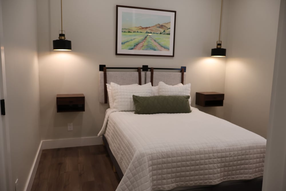 QUEEN COTTAGE photo 1