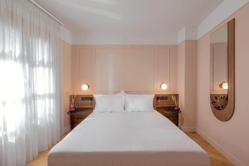 Deluxe Double Room - Photo 2