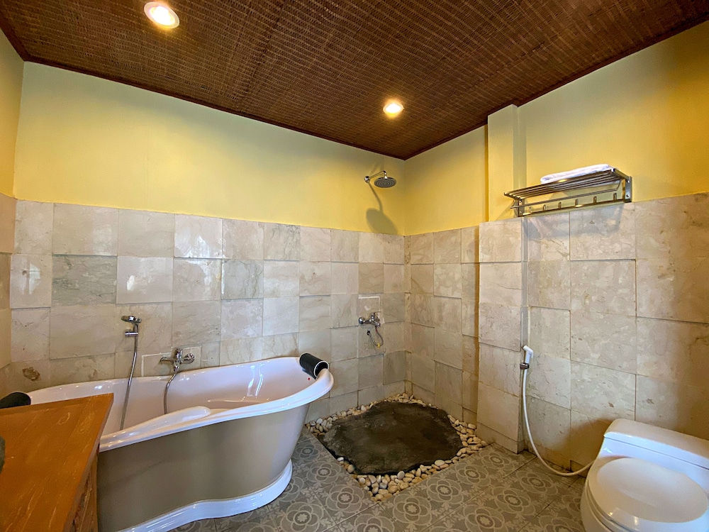 Suite - Photo 3