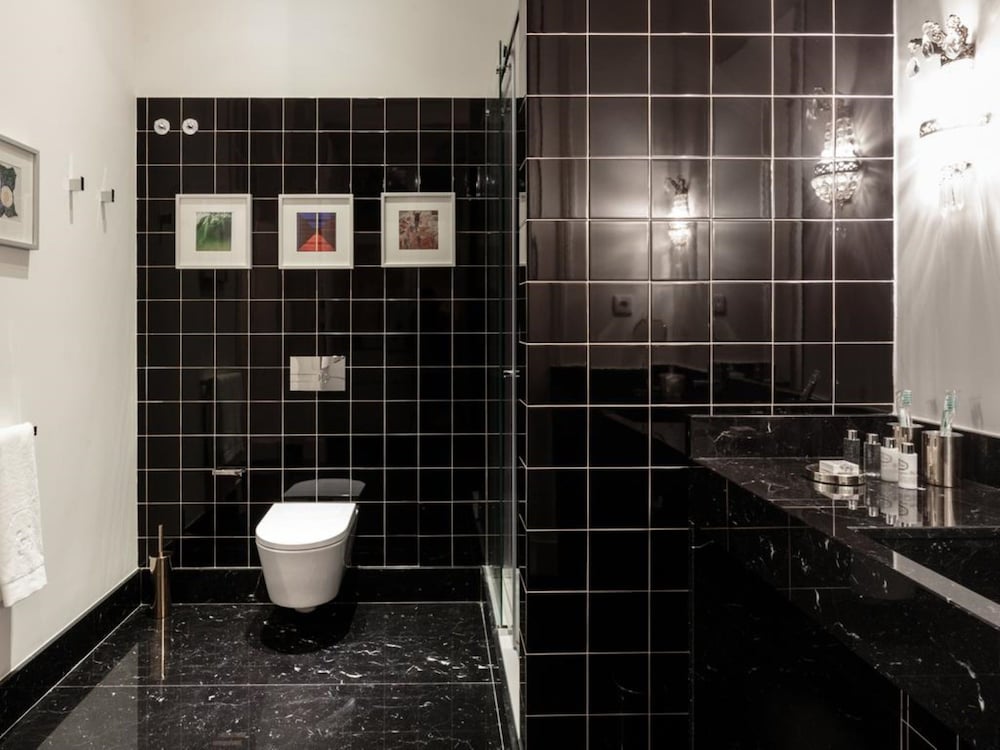 City Room photo 3