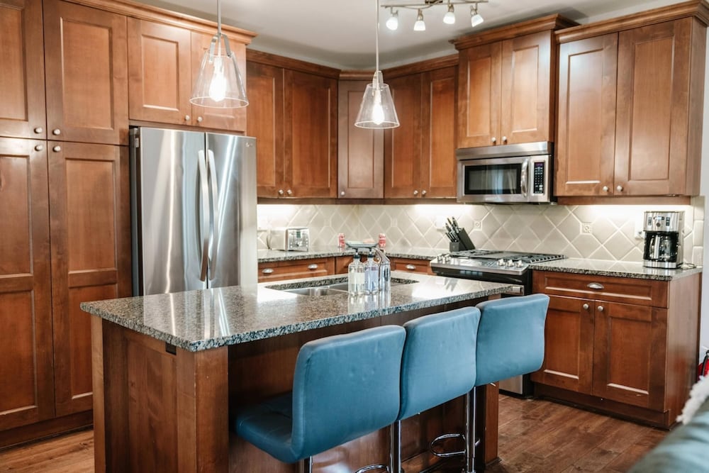 Lakefront Beachfront top Floor Condo w Pool, Billede 20