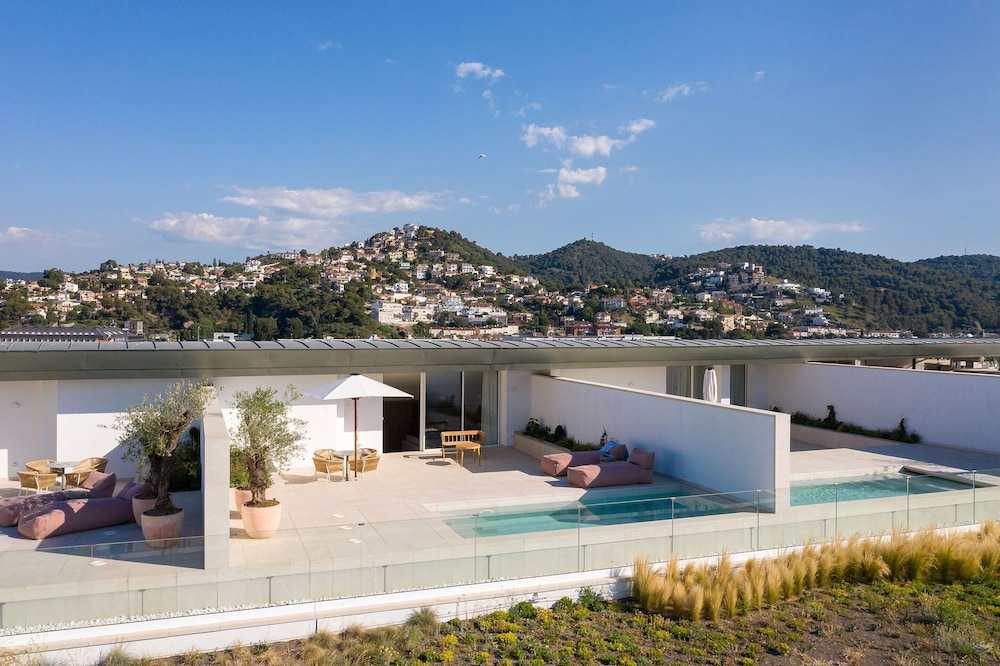 Suite ático con terraza y piscina Triple