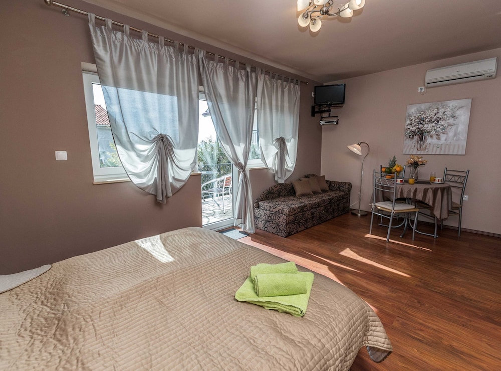 Studio (Classic Studio Apartment with Sea Vie)