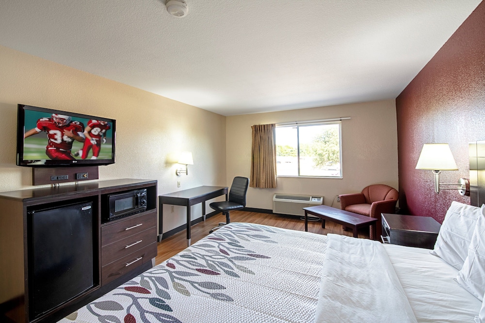 Deluxe Room, 1 King Bed, Accessible, Non Smoking (Roll-In Shower) - Photo 2