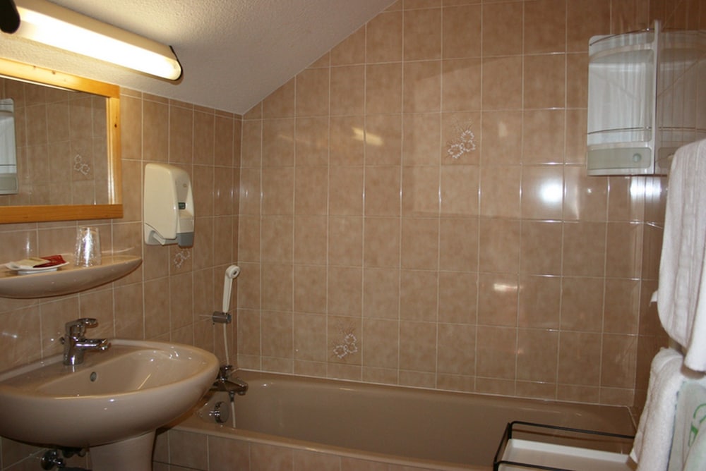Economy Twin Room